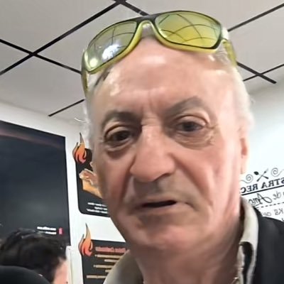 ManriquePelayez's profile picture. padre feliz de maria y jose,  casado con miedo a las mujeres. gitano a media jornada. gay y homofobo.
