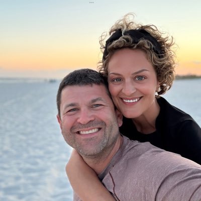 kto5PEguru's profile picture. Mom. Wife. American.