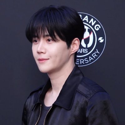 I love Kim Seon ho 🐯and through my love for him I met amazing people.💙 💛 JK&JM💜🐣🐰