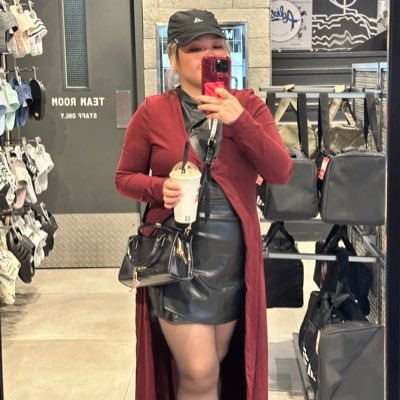 Libra Sun, Aries Moon, Capricorn Rising • ENTJ-T • ⚖️ • ✈️ • 👗 • 🏃🏻♀️