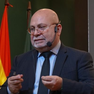 Nacido en San Juan Bautista, Paraguay. Abogado & Politólogo. Investigador @CEI_Iscte, Consejero Ejecutivo @RIBEI y @ceisal2019. Miembro @ipdcpy, @ParaguayAcipp