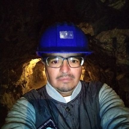 Reportero, siempre en busca de historias que contar. Titular de la fuente de Energía y Minería de la Sección Negocios de Reforma.