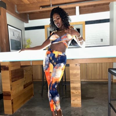Chocolate Baddie 🍫💅🏾👙👠💰Exotic Entertainer, Content Creator 👙📹 @Freaks4AllPro , Vegan, 90's Baby, Vet NSFW 21+ links below ⤵️