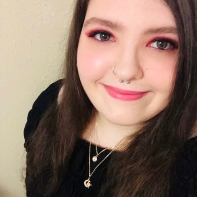 ✨She/They/non-binary💛🤍💜🖤✨ I❤️anime, games, music, cosplay, photography, skincare, makeup, reading, Fall, Halloween, scary movies, paranormal stuff, & space!