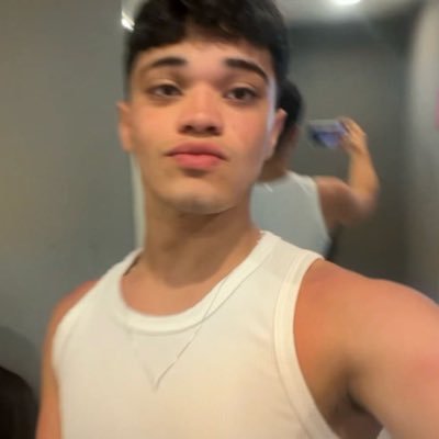 armwndo's profile picture. o único fã da taylor swift com nome armando nascido na zona sul de fortaleza estudante de contábeis na uece