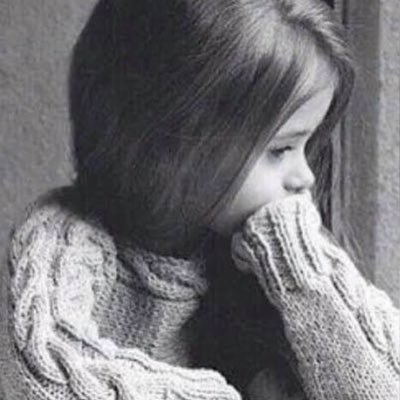 قلاقل الحياة ومآسي الواقع مؤلمة .. أفضل مانعمله هو الهروب إلى عالم موازٍ جميل وفسيح. .