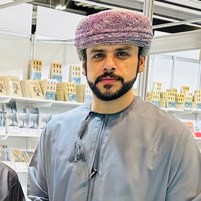 إنسانٌ يُحِبُّ الفِكرَ وإعمالَ العقل في المعلوم للوصول إلى المجهول. #شاعر صدر لي #ماءٌ_وطِينٌ