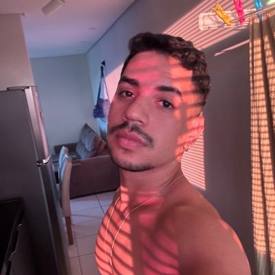 Apenas um rapaz vivendo o que tem pra viver https://t.co/hFPXyY5CFU