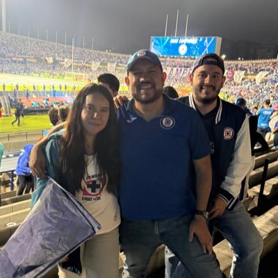 100% Azul, enamorado de mi familia. Madridista, Dodger, Bluejay, apasionado de todos los deportes, viajar, el cine, música. siempre junto a mi esposa e hijos 😍