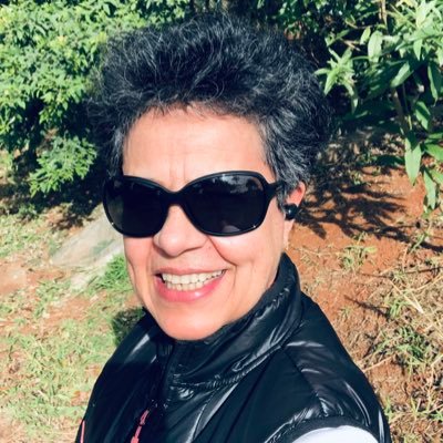 Programadora (COBOL,Natural/Adabas,Java,Abap4)aposentada. Hoje, Trader independente. Conservadora, patriota.