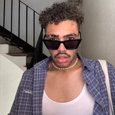 he/they 🇧🇧🇮🇪🌈 ✨ half-bajan bedroom-pop prince👑🔥🧡