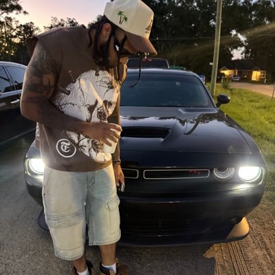 Child of God |It’s 5 of me| Gemini| University of Kentucky Alum| Tallahassee Native| VVV