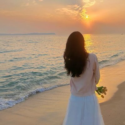 🌱私はいつも、
より良く、より面白く、
そしてより温かい人間になろうと努力しています🌼
もしあなたが今この文章を読んでいるなら、
きっと私たちは少し似ているのかもしれません。あなたが私を知りに来ることを歓迎します。
一緒に理想を話し、日常についてくやしいことを話し、美しいことを分かち合い、そんなに美しくない瞬間も