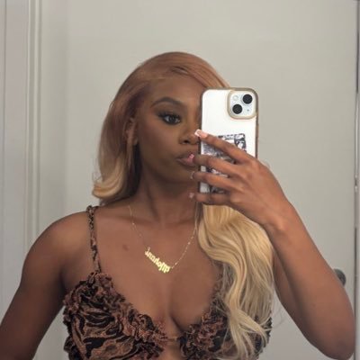♛ 🐘` Le' Passion For Fa$hion.FIU alumna🐾. Social Media Marketing. Content creator. M u s e. Model. Aesthetic.I love DRAKE. ❤️🇭🇹