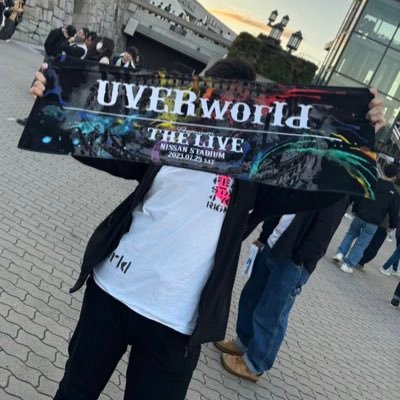 UVERworld好きなヤツ大体友達!!!|大阪|'96|UVERworldは人生|無言フォロー失礼します🙇♂️|大阪crew|神集めとworld lost worldはマイベスト|