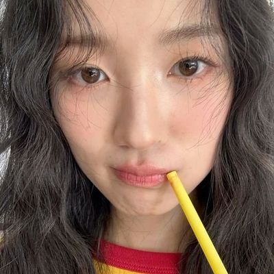 solseoun's profile picture. 잘 살아봅시다! #김혜윤 #박보영 #조이현