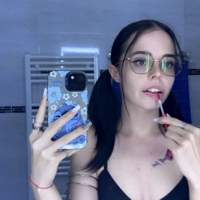 SweetSofiaJuice's profile picture. 🍒 Sweet & juicy… Just like my private feed. 😋 

Check the link below to ruin my innocence🤤