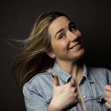 Moeder, echtgenote, dochter, zus, tante, vriendin, (tech)journalist Eindhovens Dagblad en kompaan van Rik en Frank in @heetvdherdgang