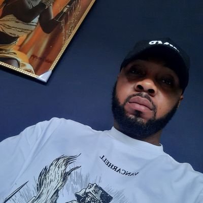 Bigg_dove's profile picture. Never look back unless there’s an attractive stranger behind you.