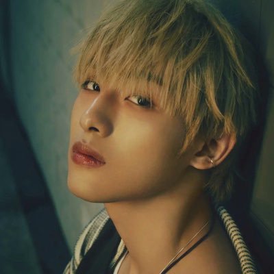 yunqi ! I like winwin and penguins 😭💙