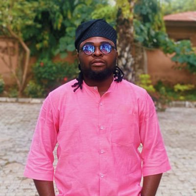 ▫️Brand Identity Designer▫️Fashion and Craft▫️Plantain addict ▫️ Anime✨| My DM is open, give me work 🤲🏽 5’2” | Follow my clothing page @thesparksatelier on IG