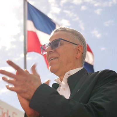 Esposo, padre, abuelo de 3, cantautor, creyente, ciudadano, ex diputado y alcalde de SDE gestión 2020-2024
¡La honestidad tiene futuro! 🇩🇴