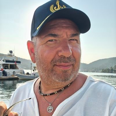 Foti_dmg's profile picture. Embereket szerelek, alkatrész csere nélkül...
Csontkovácsként dolgozom és van egy vízparti vendégházam. single @foti_dios