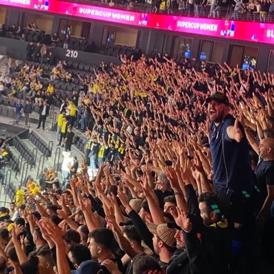 Uğrunda harcadığımız gençliğimizin bi önemi yok. @fenerbahce @gencfborg