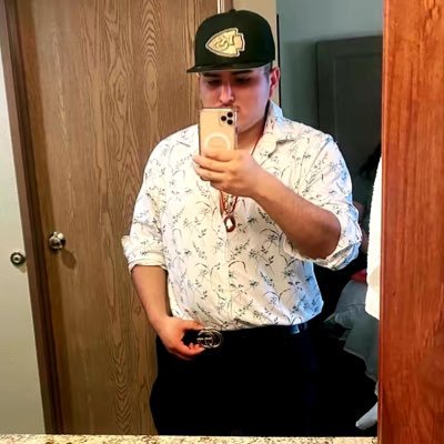 JesusMarquez33k's profile picture. Wherever you are in life, the future is bright.   I believe in God. Always pray. 🙏