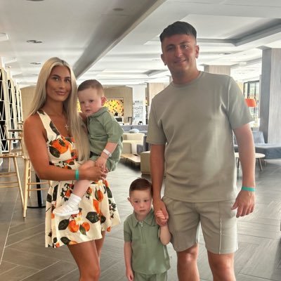 bothfootedcamma's profile picture. last twitter was hacked 😭