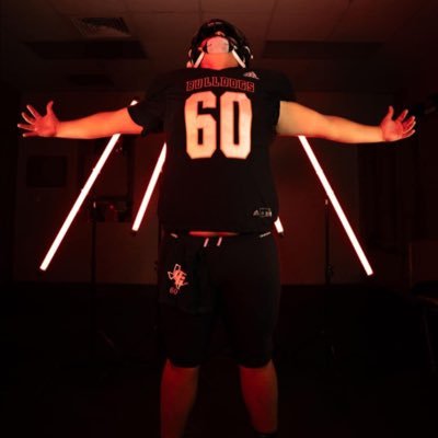 class of 27/Orange grove/ height 6’2/ weight 293/Bench max 275/Squat 455/position RG/Center/ncaa id 2507670799,https://t.co/1IMzPonRSE 30🥞