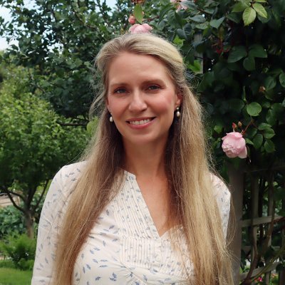 🌱 Passionate about organic gardening and growing plants for food, home, and health. Author, YouTube creator, and natural soapmaker.