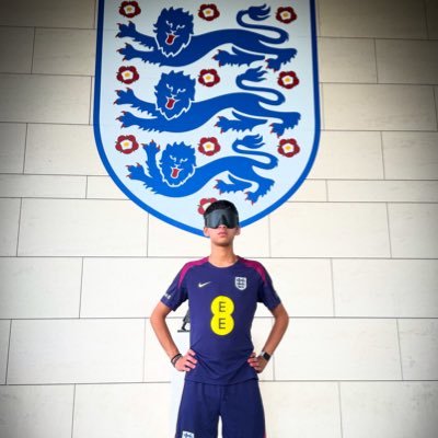 Born in 2010 fully sighted, blind by 7 due to rare eye disease. Now training with @england🦁. Love @arsenal #COYG🔴⚪️ 🇨🇾🇬🇷🇫🇷(managed by dad @1JPEE)