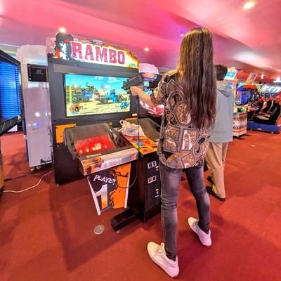 新宿でダーツするか酒飲んでるか育て屋さんしてるロン毛(っ'-')╮ =͟͟͞͞🎯ブォン
レーティング10前後
身長も態度もデカいロン毛です。
(ぶろすのたけるでは)ないです。
