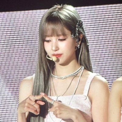 ﹒✶ mars ★— twice ssera illit txt ult ◖﹒✩ lesbian for yunjin & mina —
