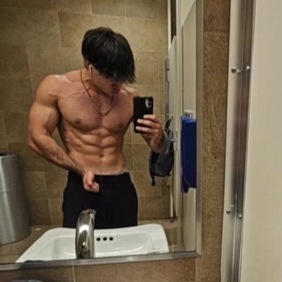 RoyalTY77561465's profile picture. 