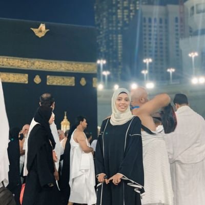 جمع اللّٰه بيننا وبين كل ما هو حَنون،
لطيف، هيّن، ليّن الطبع،
يُشعرنا بخفتنا🤍