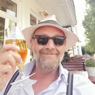 Zu Hause und im Büro komm ich nicht zu Wort.
Hier dafür humorig oder bösartig. Für'n guten Witz verrate ich meinen besten Freund.