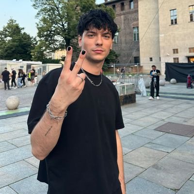 Mi sentirai, ti sentirò sempre a un passo da me
#Amici24