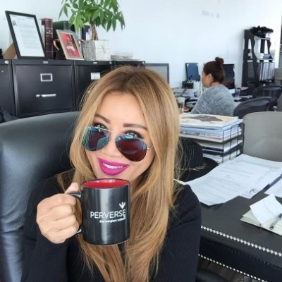 Born in Bulgaria 🇧🇬 | Raised in Thailand 🇹🇭 | Fashion Designer now living in Miami 👗 | Womenswear Brand Founder | Culture Fusion & Dream PR
