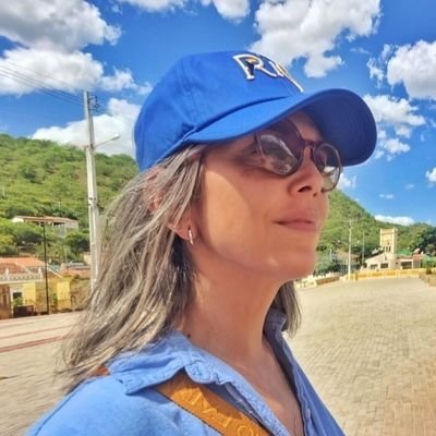 Vivendo a vida como se toca Piano. Eu não sei tocar piano.
Carioca vivendo em SP.