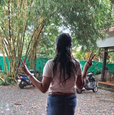 vanmathi_vel's profile picture. okkk  i can burst out here 🙃
