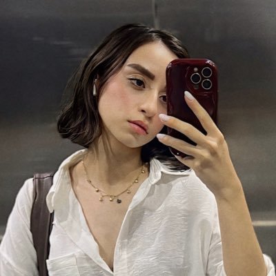 paryaemami's profile picture. 