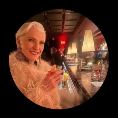 Bestselling International Author of A Woman Makes A Plan 📖 Doctor of Dietetics g Supermodel ☺️💃 # it's great to be 76 Manager: anna@mayemusk.com