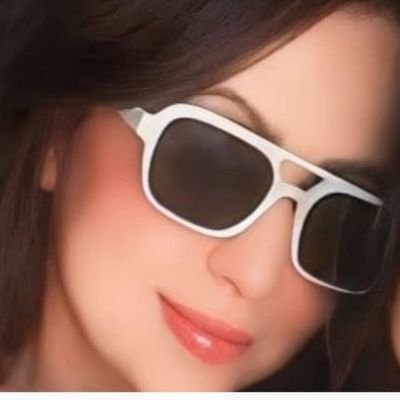 بداخلى طفله لا تود ان تكبر وفى الواقع انثى مجبره ان لا تضعف.. مصرية حفيدة الملوك والملكات 🇪🇬 بلدى وجيشها ورئيسها خط احمر .
والاكونت ده رخم محدش يتابعه 🙃🙃
