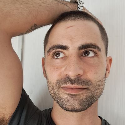 LGT(B)Q 🏳️🌈 Mis pronombres son b/b
Estudié Cs Política, viví en Australia, puse una cervecería y ahora instalo aires acondicionados. Electricista también.