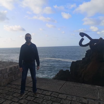 Cosecha del 63. GP en SACYL. Estudié en la USAL. Escéptico. Contra la izquierda woke. Cinéfilo fordiano. Aficionado a los toros y el boxeo. Madridista.