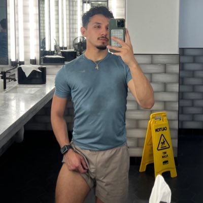 behknee's profile picture. 