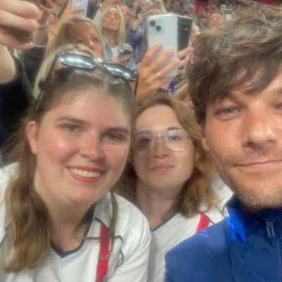 She/Her ~ ☀️ ~ HLC 🤍 ~ 🇬🇧 ~ Dancer 🩰 ~ Fangirl 🎤 ~ Travel 🗺️