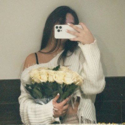 parrotsmomm's profile picture. چیه؟